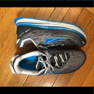 Running / walking shoes